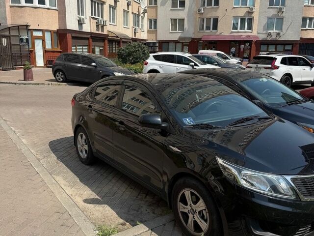 Черный Киа Рио, объемом двигателя 1.4 л и пробегом 115 тыс. км за 8400 $, фото 2 на Automoto.ua