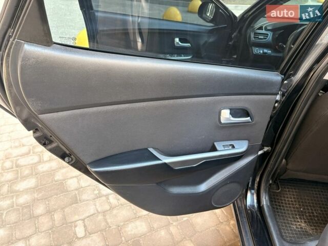 Чорний Кіа Ріо, об'ємом двигуна 1.6 л та пробігом 272 тис. км за 5950 $, фото 13 на Automoto.ua