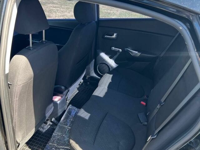 Черный Киа Рио, объемом двигателя 1.4 л и пробегом 200 тыс. км за 6500 $, фото 6 на Automoto.ua