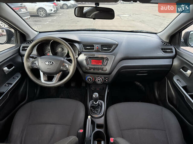 Черный Киа Рио, объемом двигателя 1.4 л и пробегом 305 тыс. км за 4950 $, фото 16 на Automoto.ua