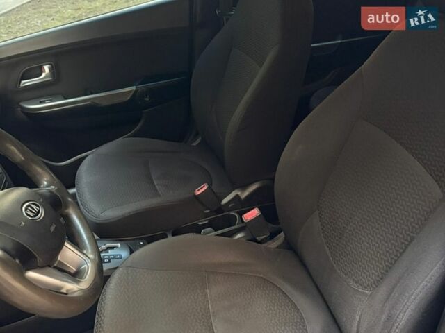 Чорний Кіа Ріо, об'ємом двигуна 1.6 л та пробігом 272 тис. км за 5950 $, фото 11 на Automoto.ua