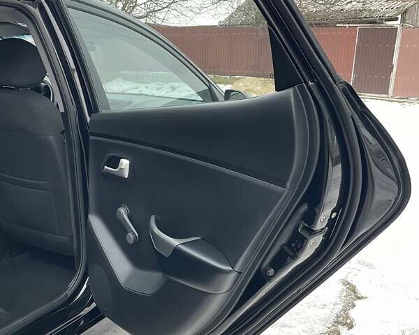 Черный Киа Рио, объемом двигателя 1.4 л и пробегом 124 тыс. км за 9350 $, фото 116 на Automoto.ua