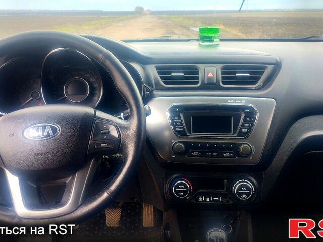 Чорний Кіа Ріо, об'ємом двигуна 1.6 л та пробігом 91 тис. км за 7800 $, фото 9 на Automoto.ua