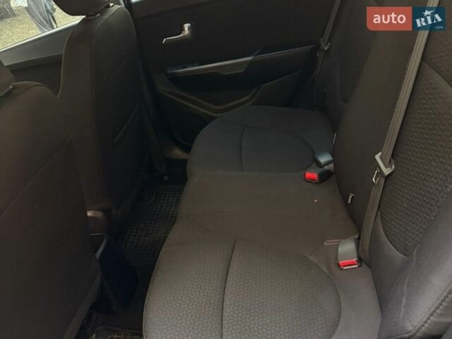 Чорний Кіа Ріо, об'ємом двигуна 1.6 л та пробігом 272 тис. км за 5950 $, фото 14 на Automoto.ua