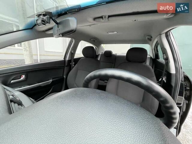 Черный Киа Рио, объемом двигателя 1.4 л и пробегом 124 тыс. км за 9350 $, фото 68 на Automoto.ua