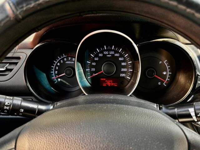 Чорний Кіа Ріо, об'ємом двигуна 1.4 л та пробігом 73 тис. км за 9000 $, фото 3 на Automoto.ua