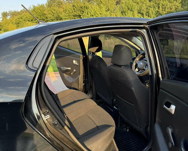 Черный Киа Рио, объемом двигателя 1.4 л и пробегом 183 тыс. км за 7000 $, фото 11 на Automoto.ua