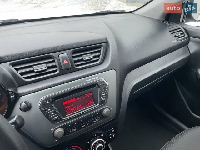 Черный Киа Рио, объемом двигателя 1.4 л и пробегом 124 тыс. км за 9350 $, фото 85 на Automoto.ua