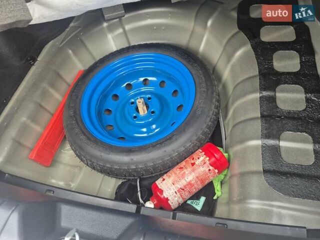 Черный Киа Рио, объемом двигателя 1.4 л и пробегом 66 тыс. км за 11950 $, фото 68 на Automoto.ua