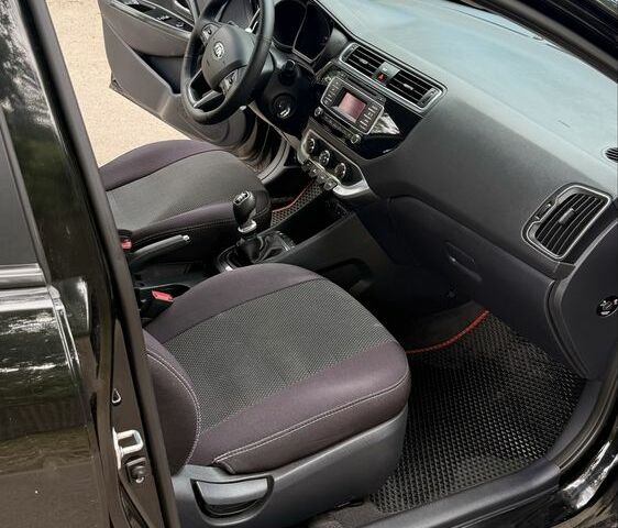Черный Киа Рио, объемом двигателя 1.4 л и пробегом 180 тыс. км за 6900 $, фото 6 на Automoto.ua