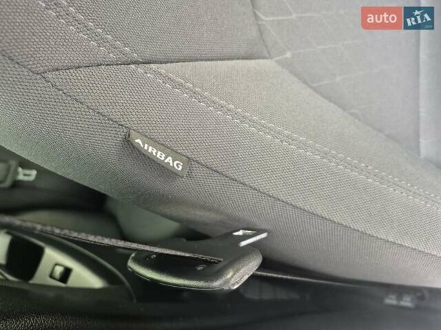 Черный Киа Рио, объемом двигателя 1.4 л и пробегом 66 тыс. км за 11950 $, фото 58 на Automoto.ua