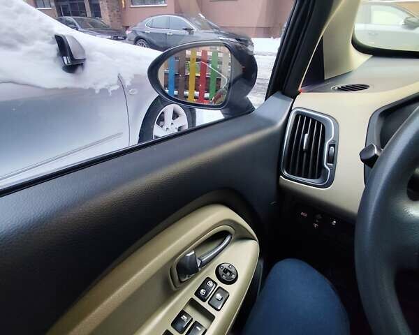 Черный Киа Рио, объемом двигателя 1.6 л и пробегом 180 тыс. км за 8799 $, фото 7 на Automoto.ua