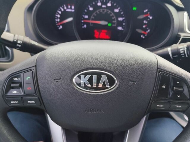 Черный Киа Рио, объемом двигателя 1.6 л и пробегом 180 тыс. км за 8800 $, фото 2 на Automoto.ua