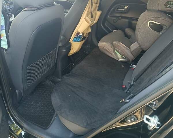 Чорний Кіа Ріо, об'ємом двигуна 1.4 л та пробігом 85 тис. км за 12500 $, фото 10 на Automoto.ua