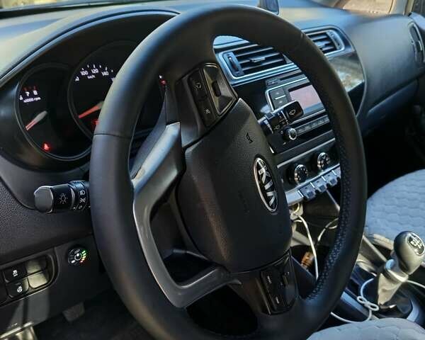 Черный Киа Рио, объемом двигателя 1.37 л и пробегом 185 тыс. км за 8500 $, фото 5 на Automoto.ua