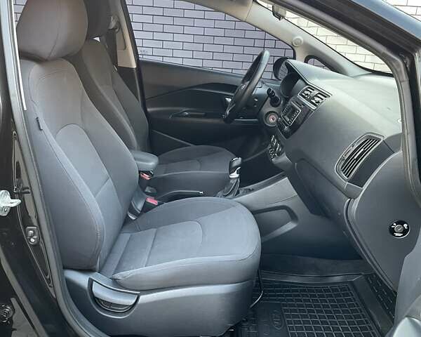 Чорний Кіа Ріо, об'ємом двигуна 1.4 л та пробігом 95 тис. км за 8999 $, фото 20 на Automoto.ua