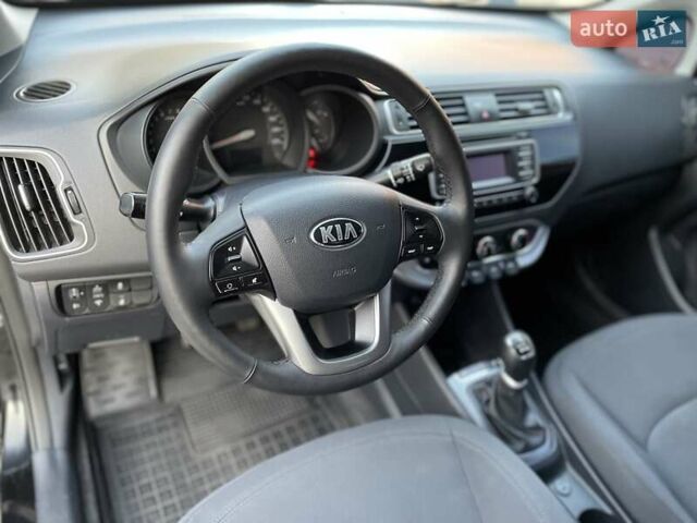 Чорний Кіа Ріо, об'ємом двигуна 1.4 л та пробігом 95 тис. км за 8999 $, фото 12 на Automoto.ua
