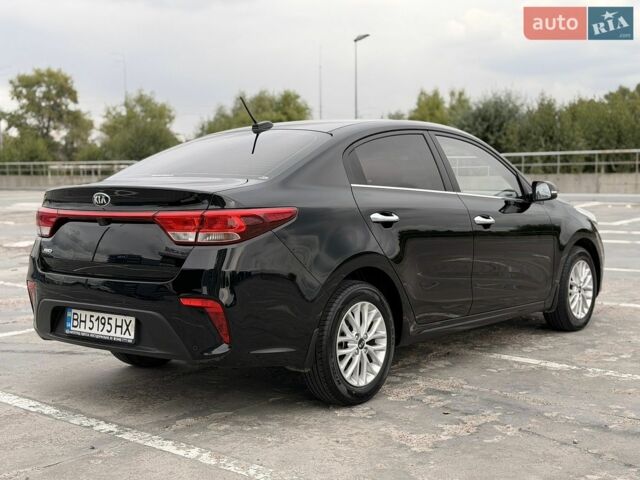 Черный Киа Рио, объемом двигателя 1.6 л и пробегом 31 тыс. км за 14500 $, фото 3 на Automoto.ua