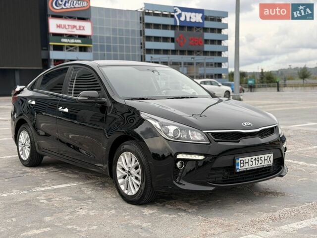 Черный Киа Рио, объемом двигателя 1.6 л и пробегом 31 тыс. км за 14500 $, фото 1 на Automoto.ua