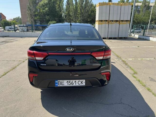 Чорний Кіа Ріо, об'ємом двигуна 1 л та пробігом 156 тис. км за 11028 $, фото 1 на Automoto.ua