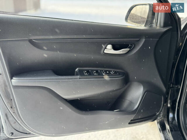 Чорний Кіа Ріо, об'ємом двигуна 1.37 л та пробігом 66 тис. км за 14300 $, фото 7 на Automoto.ua