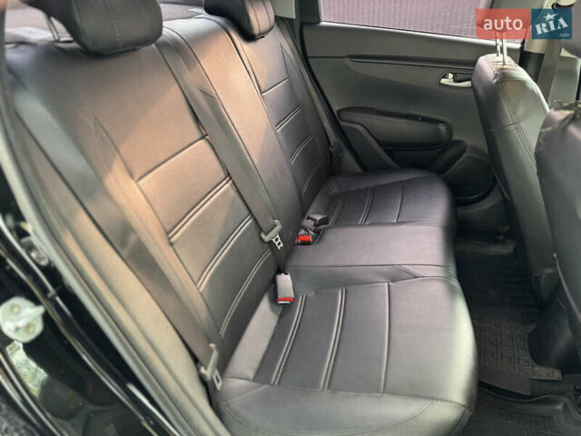 Чорний Кіа Ріо, об'ємом двигуна 1.37 л та пробігом 66 тис. км за 14300 $, фото 19 на Automoto.ua