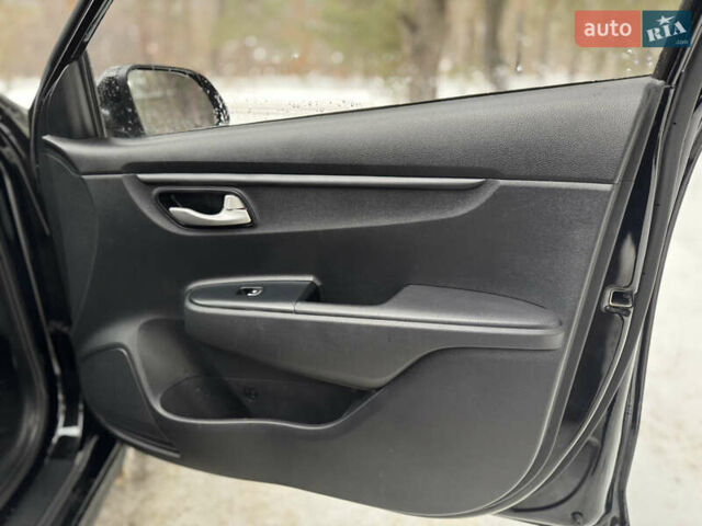 Чорний Кіа Ріо, об'ємом двигуна 1.4 л та пробігом 66 тис. км за 14200 $, фото 16 на Automoto.ua