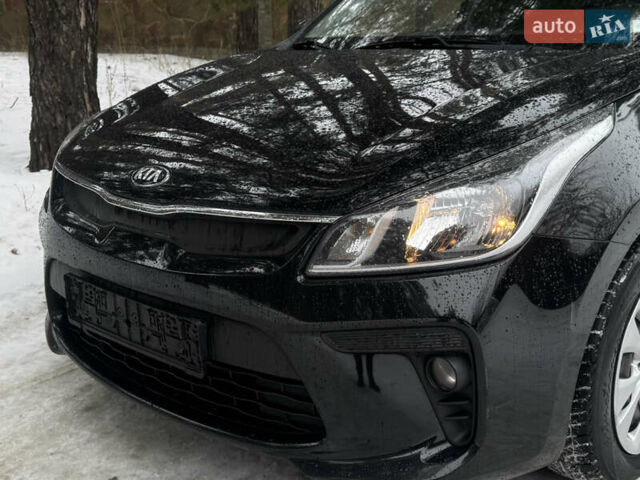 Чорний Кіа Ріо, об'ємом двигуна 1.4 л та пробігом 66 тис. км за 14200 $, фото 3 на Automoto.ua