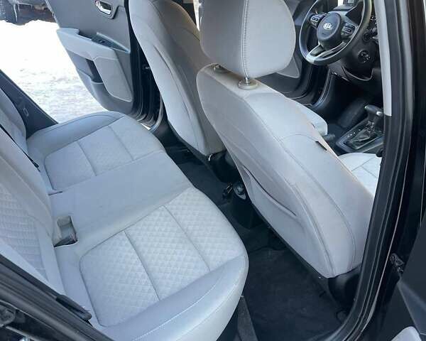Черный Киа Рио, объемом двигателя 1.59 л и пробегом 9 тыс. км за 12700 $, фото 20 на Automoto.ua