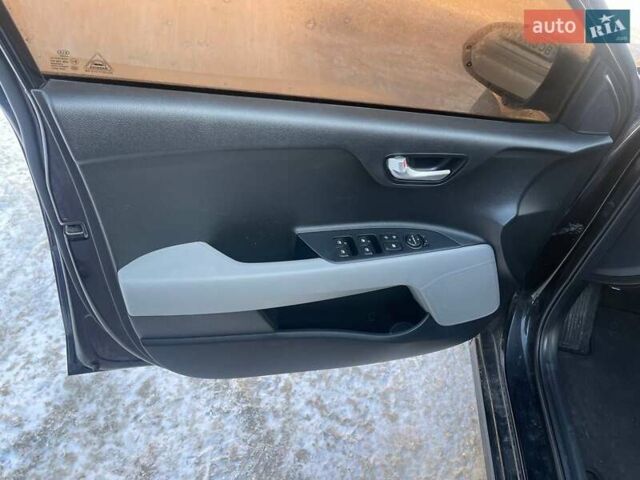 Черный Киа Рио, объемом двигателя 1.59 л и пробегом 9 тыс. км за 12700 $, фото 12 на Automoto.ua