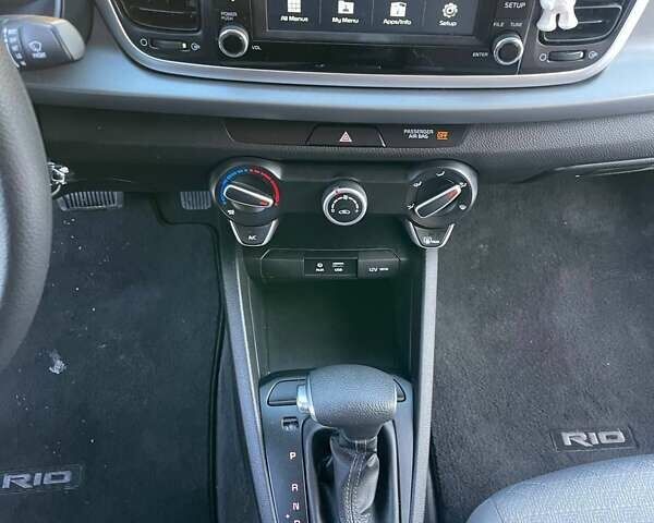 Черный Киа Рио, объемом двигателя 1.59 л и пробегом 9 тыс. км за 12700 $, фото 19 на Automoto.ua