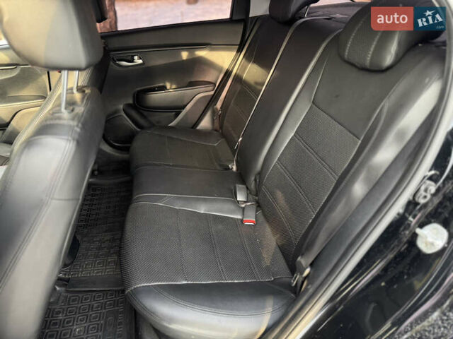 Чорний Кіа Ріо, об'ємом двигуна 1.37 л та пробігом 66 тис. км за 14300 $, фото 22 на Automoto.ua