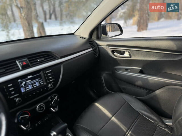 Чорний Кіа Ріо, об'ємом двигуна 1.37 л та пробігом 66 тис. км за 14500 $, фото 14 на Automoto.ua
