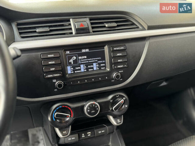 Чорний Кіа Ріо, об'ємом двигуна 1.37 л та пробігом 66 тис. км за 14500 $, фото 11 на Automoto.ua