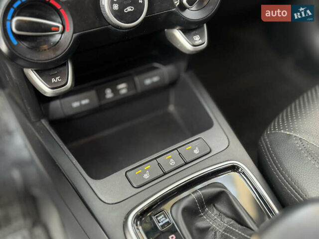Чорний Кіа Ріо, об'ємом двигуна 1.37 л та пробігом 66 тис. км за 14500 $, фото 12 на Automoto.ua