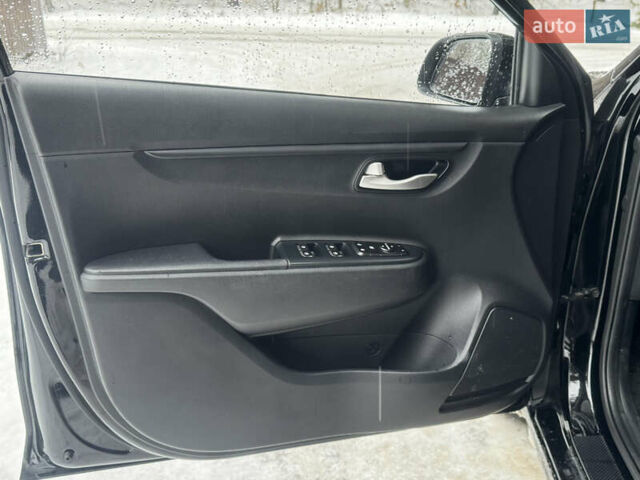Чорний Кіа Ріо, об'ємом двигуна 1.4 л та пробігом 66 тис. км за 14200 $, фото 7 на Automoto.ua