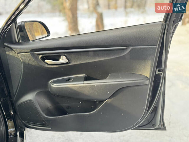 Чорний Кіа Ріо, об'ємом двигуна 1.37 л та пробігом 66 тис. км за 14300 $, фото 16 на Automoto.ua