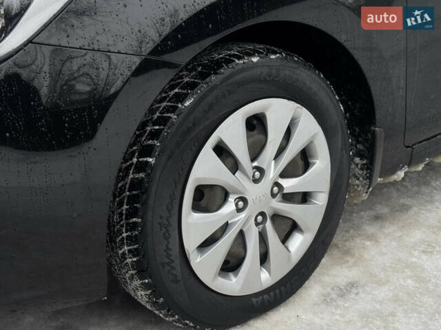 Чорний Кіа Ріо, об'ємом двигуна 1.4 л та пробігом 66 тис. км за 14200 $, фото 4 на Automoto.ua