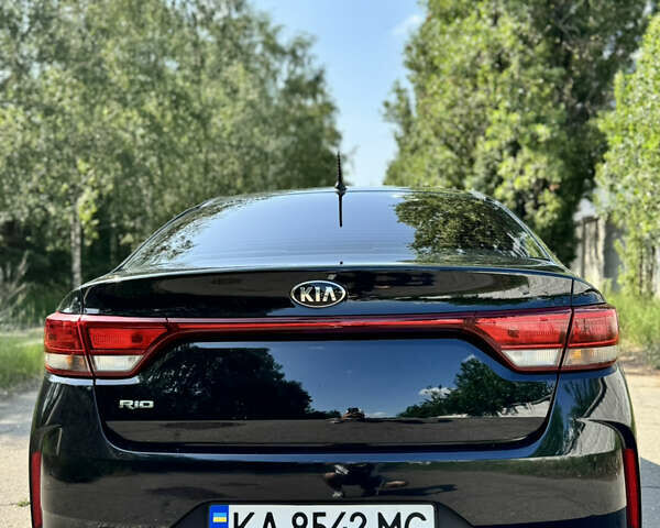 Черный Киа Рио, объемом двигателя 1.37 л и пробегом 25 тыс. км за 11999 $, фото 4 на Automoto.ua