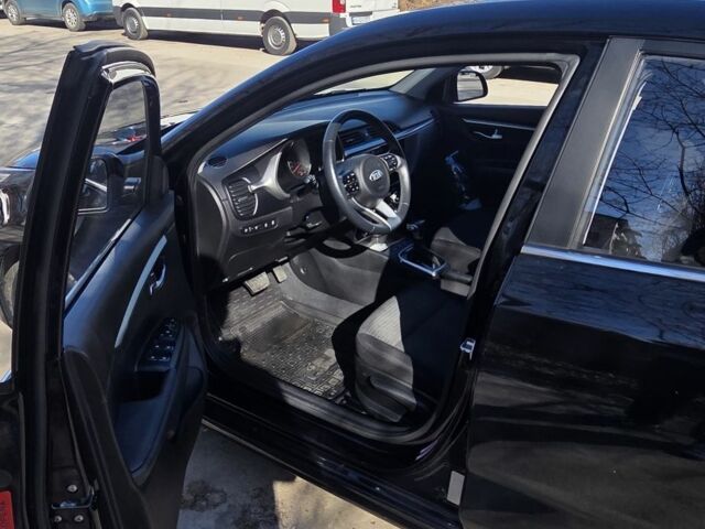 Черный Киа Рио, объемом двигателя 1.6 л и пробегом 59 тыс. км за 16714 $, фото 3 на Automoto.ua