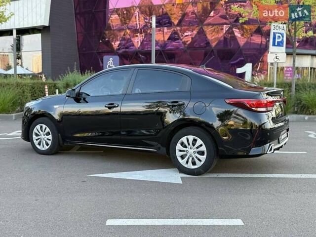 Чорний Кіа Ріо, об'ємом двигуна 1.37 л та пробігом 62 тис. км за 14390 $, фото 3 на Automoto.ua