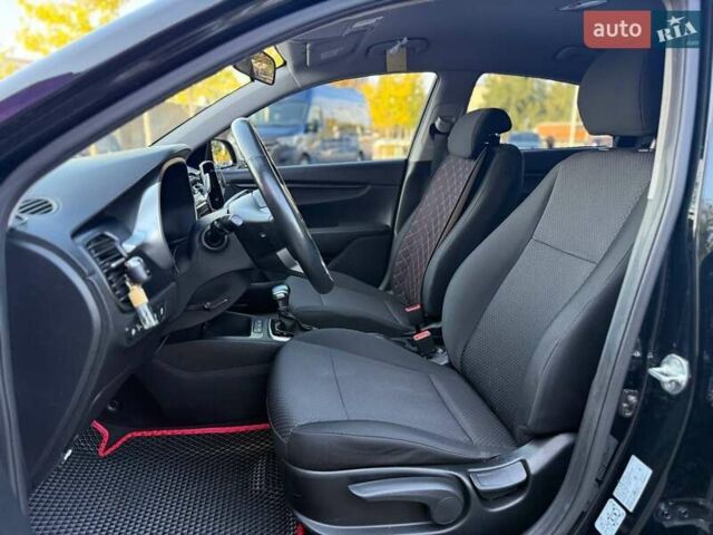 Чорний Кіа Ріо, об'ємом двигуна 1.37 л та пробігом 62 тис. км за 14390 $, фото 8 на Automoto.ua