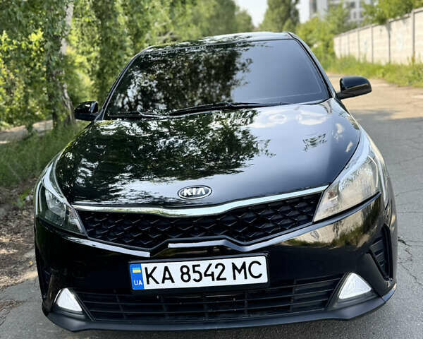 Черный Киа Рио, объемом двигателя 1.37 л и пробегом 25 тыс. км за 11999 $, фото 5 на Automoto.ua
