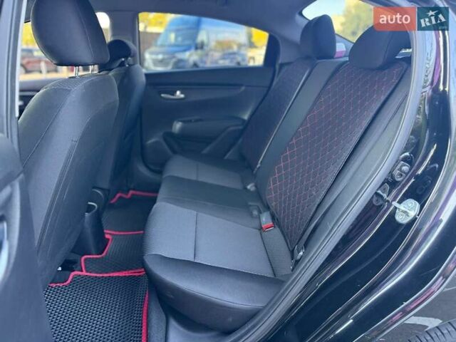 Чорний Кіа Ріо, об'ємом двигуна 1.37 л та пробігом 62 тис. км за 14390 $, фото 9 на Automoto.ua