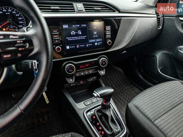 Чорний Кіа Ріо, об'ємом двигуна 1.6 л та пробігом 64 тис. км за 15700 $, фото 14 на Automoto.ua