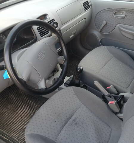 Черный Киа Рио, объемом двигателя 1.34 л и пробегом 230 тыс. км за 3400 $, фото 4 на Automoto.ua