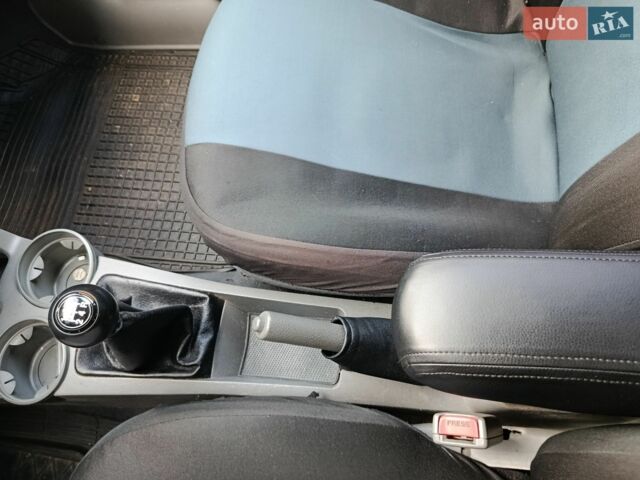 Фіолетовий Кіа Ріо, об'ємом двигуна 1.34 л та пробігом 87 тис. км за 3600 $, фото 14 на Automoto.ua