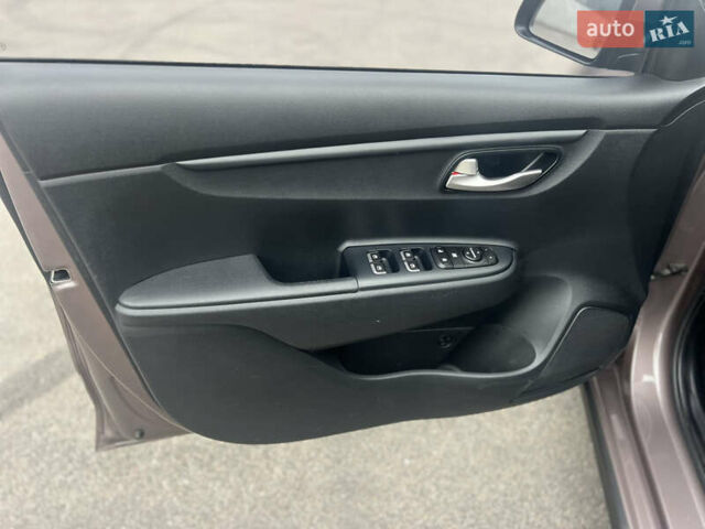 Коричневый Киа Рио, объемом двигателя 1.59 л и пробегом 65 тыс. км за 12800 $, фото 18 на Automoto.ua