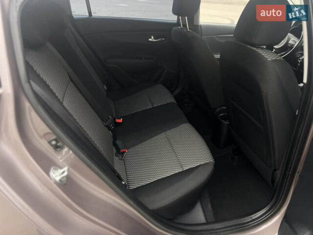 Коричневый Киа Рио, объемом двигателя 1.59 л и пробегом 65 тыс. км за 12800 $, фото 13 на Automoto.ua