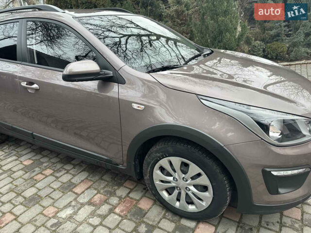 Коричневий Кіа Ріо, об'ємом двигуна 1.6 л та пробігом 80 тис. км за 17100 $, фото 2 на Automoto.ua
